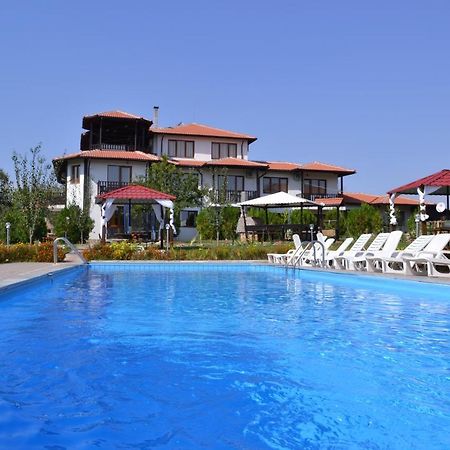 Guest House Misha Petrevene Exterior photo