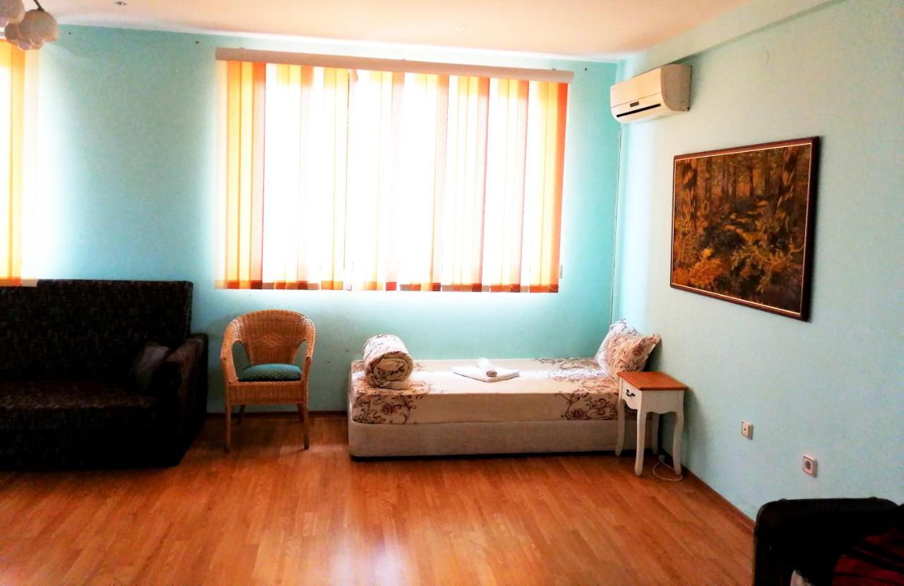 Guest House Misha Petrevene Exterior photo