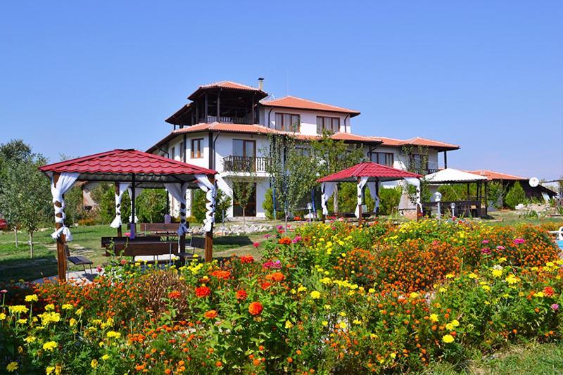 Guest House Misha Petrevene Exterior photo
