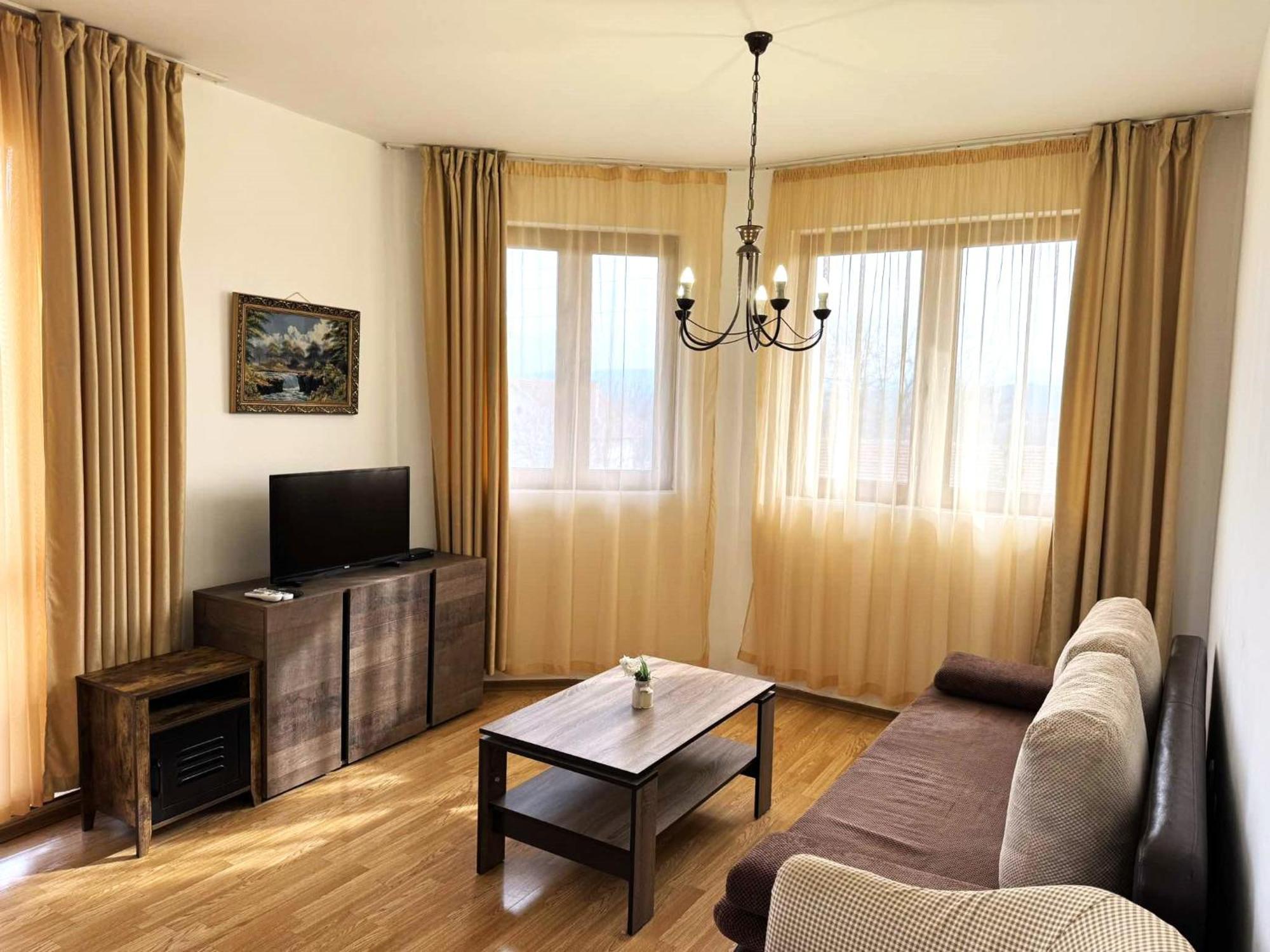 Guest House Misha Petrevene Exterior photo