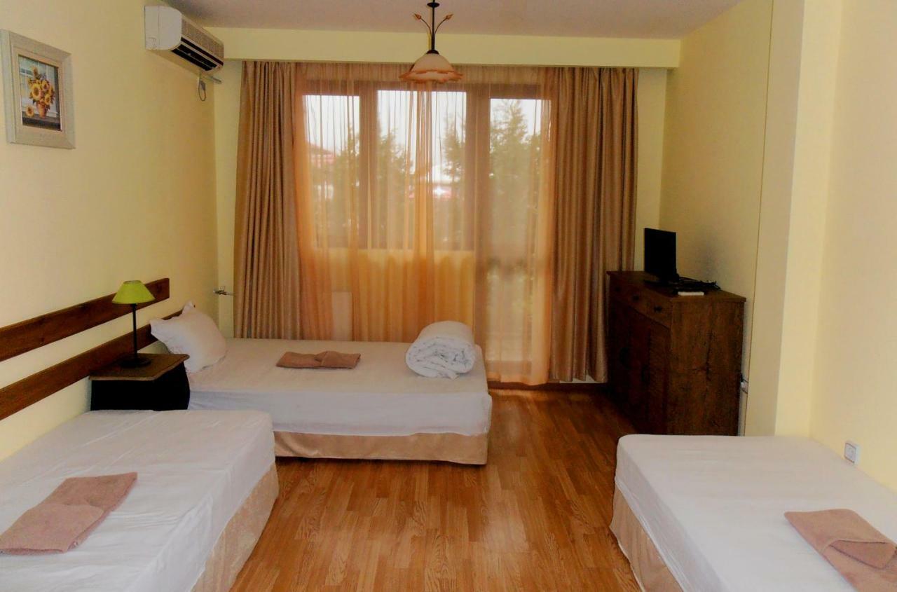 Guest House Misha Petrevene Exterior photo