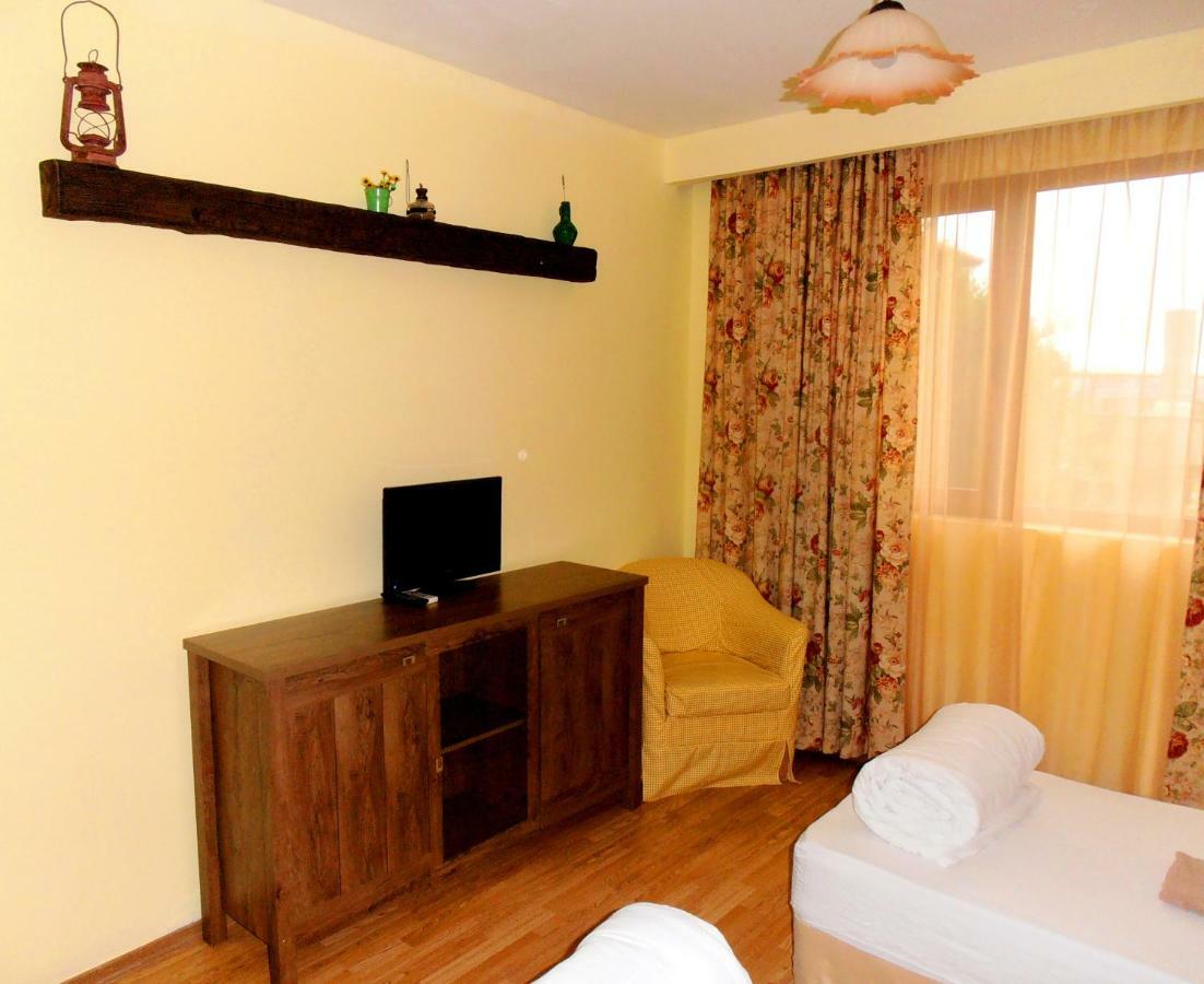 Guest House Misha Petrevene Exterior photo