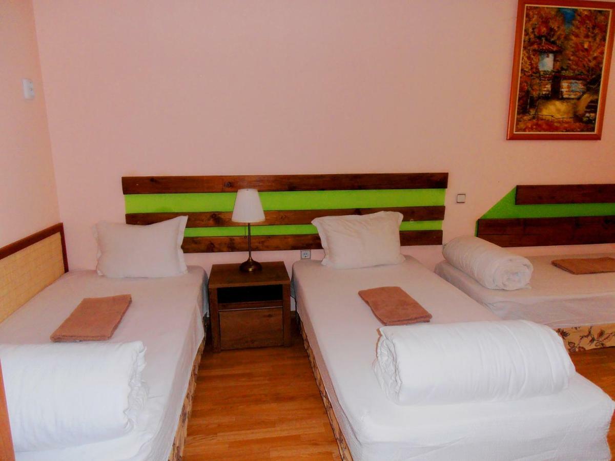 Guest House Misha Petrevene Exterior photo