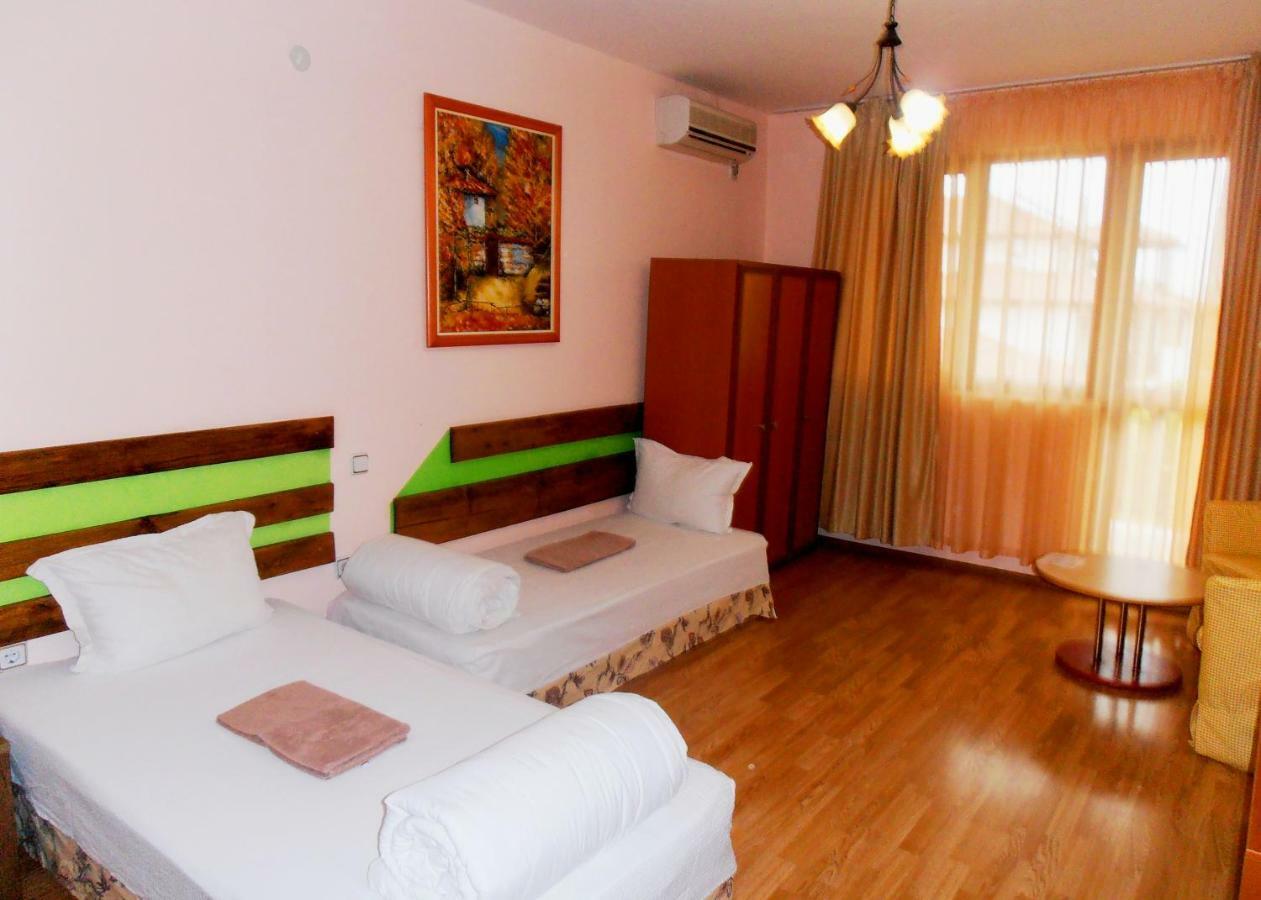 Guest House Misha Petrevene Exterior photo