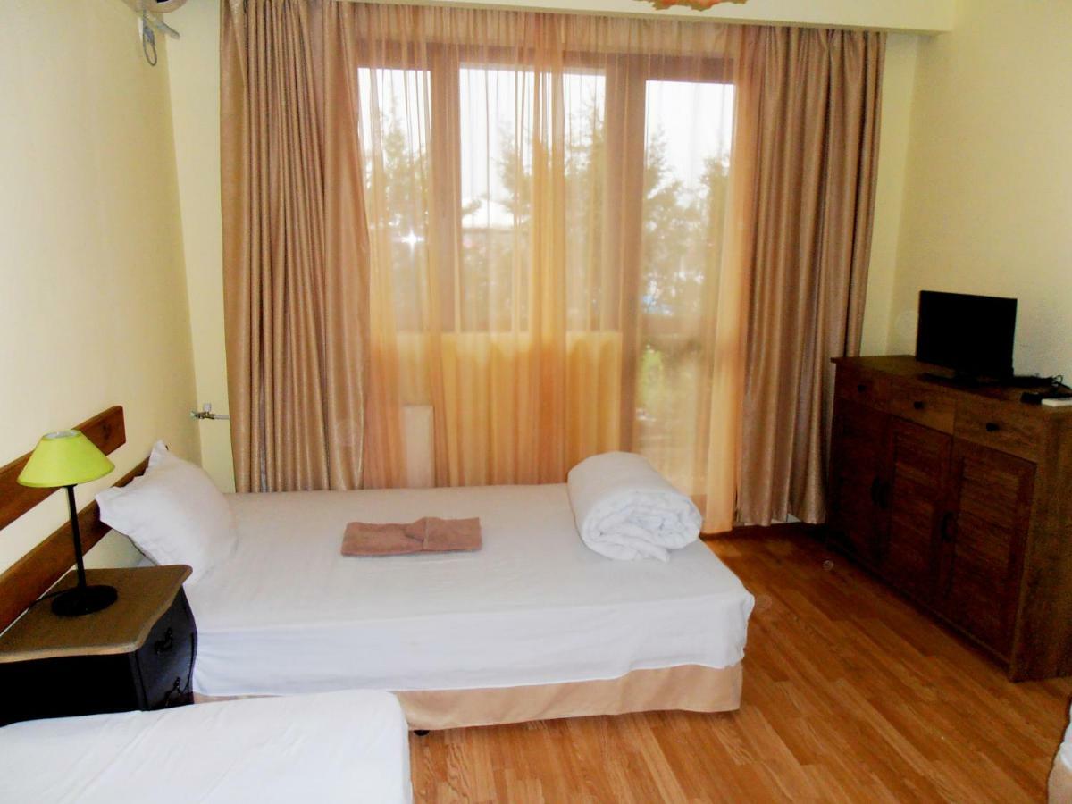Guest House Misha Petrevene Exterior photo