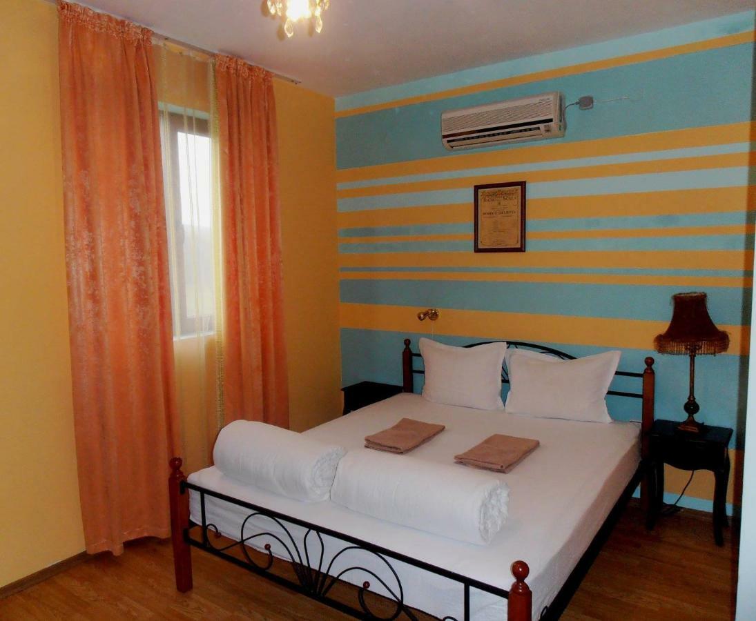 Guest House Misha Petrevene Exterior photo