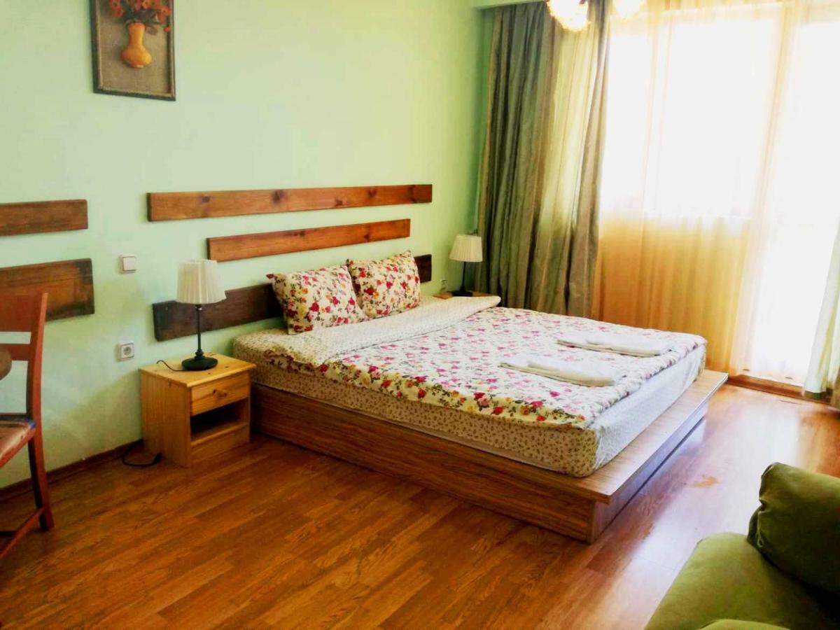 Guest House Misha Petrevene Exterior photo