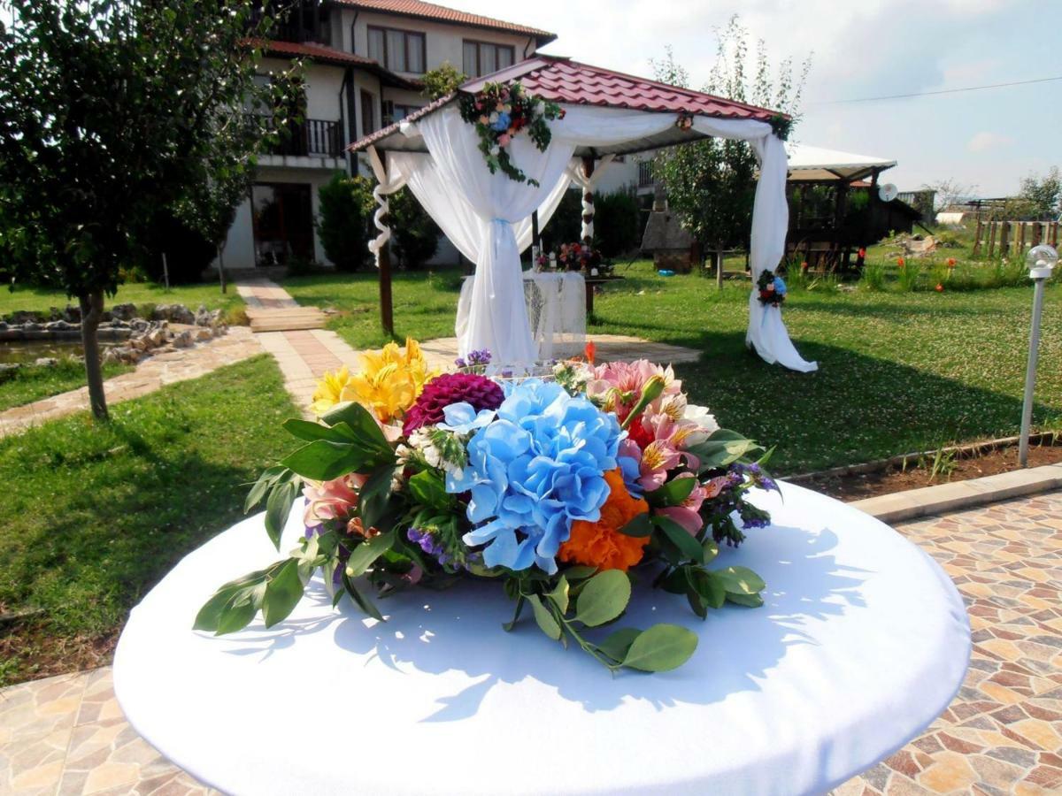 Guest House Misha Petrevene Exterior photo